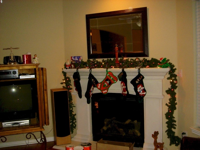 Hildebrand Christmas ScreenSaver/640x480_2005-12-04-19 Steiner Rnch Lights.jpg